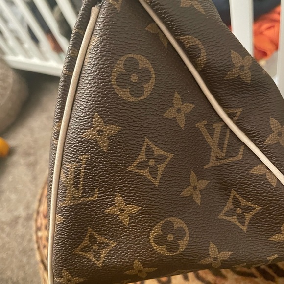 LOUIS VUITTON bag - Picture 9 of 11
